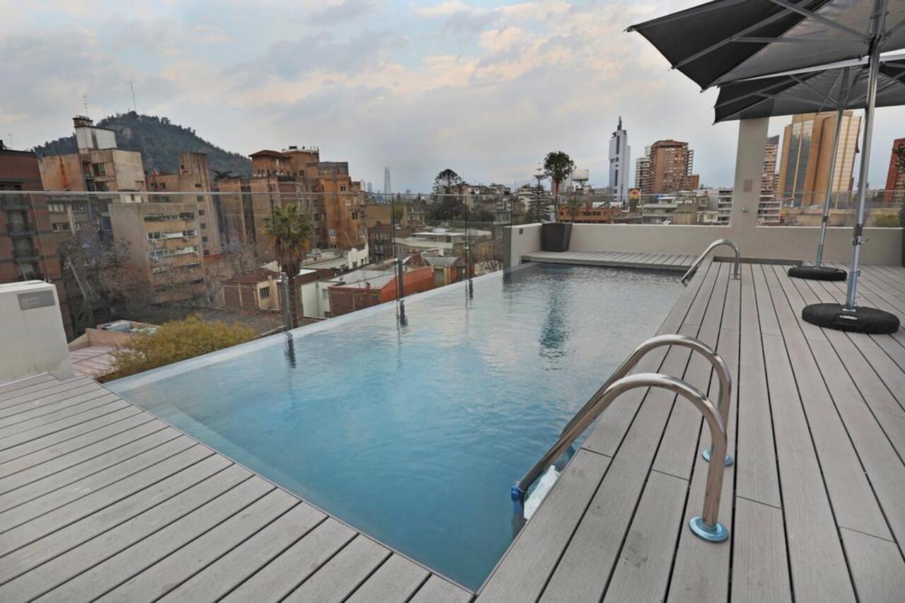 Hotel Cumbres Lastarria Сантьяго Екстер'єр фото Rooftop pool