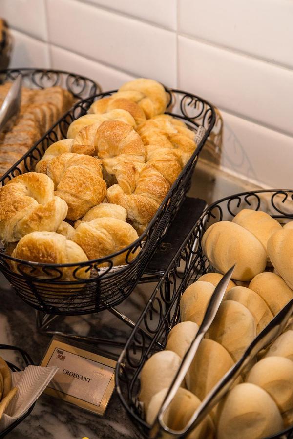 Hotel Cumbres Lastarria Сантьяго Екстер'єр фото Buns at a bakery