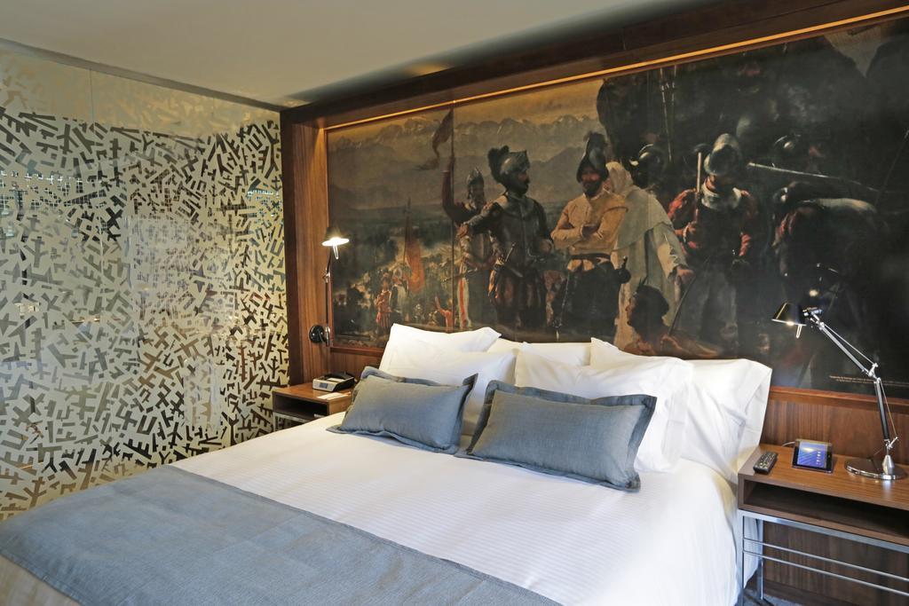 Hotel Cumbres Lastarria Сантьяго Екстер'єр фото A room at the hotel