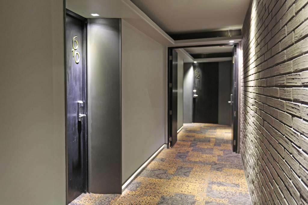Hotel Cumbres Lastarria Сантьяго Екстер'єр фото A corridor in a hotel