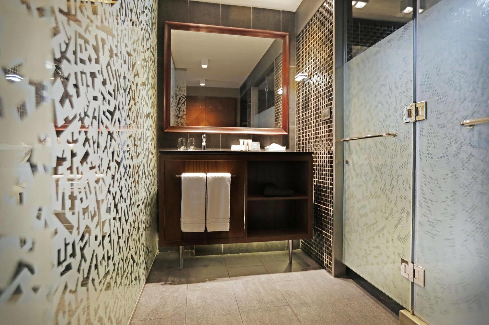 Hotel Cumbres Lastarria Сантьяго Екстер'єр фото Bathroom