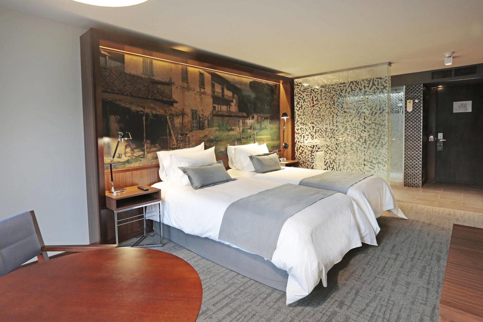 Hotel Cumbres Lastarria Сантьяго Екстер'єр фото A room at the hotel