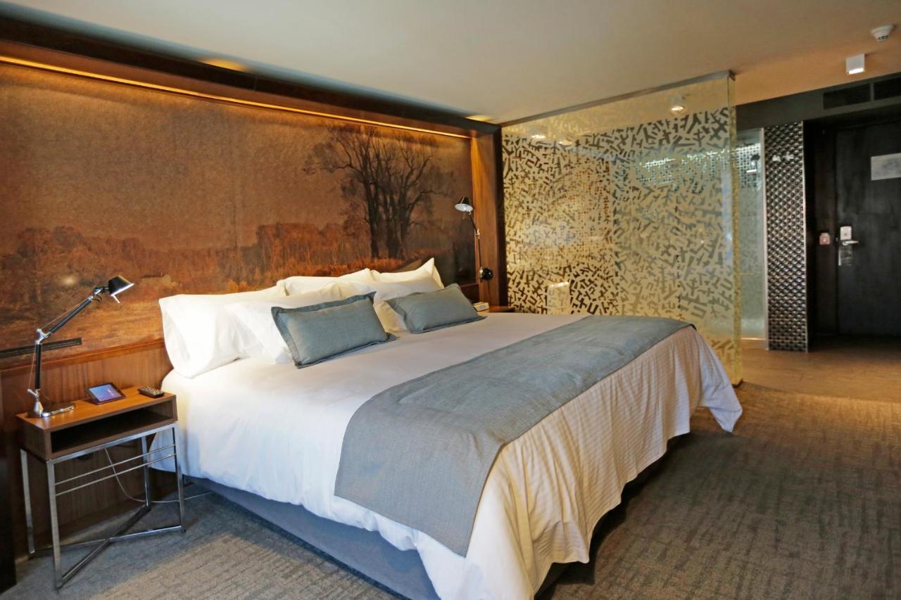 Hotel Cumbres Lastarria Сантьяго Екстер'єр фото A room at the hotel